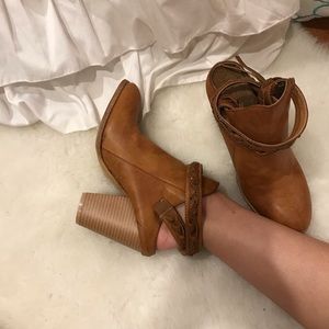 Chunky heel leather booties